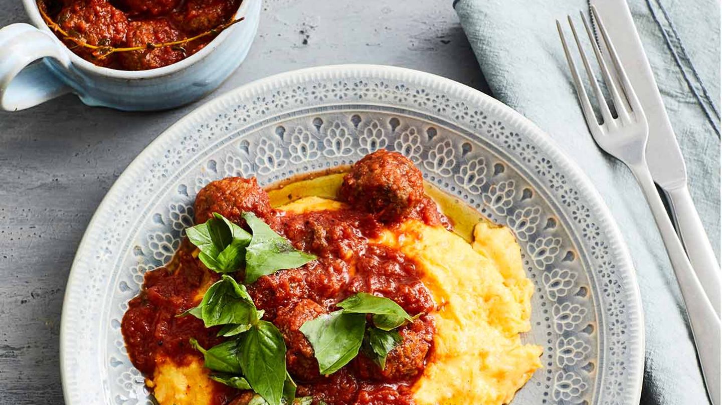 Kürbis-Polenta mit Fleischbällchen-Sugo Rezept