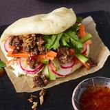 Gua-Boa-Burger-Buns mit einer Gemüse-Hack-Füllung