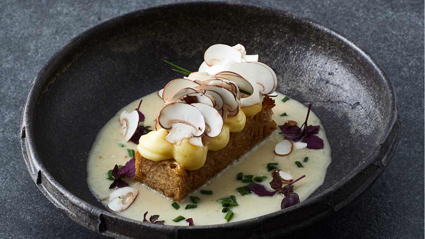 Röstbrotschnitte mit Käse-Kartoffel-Creme und Pilzen Rezept - [ESSEN ...
