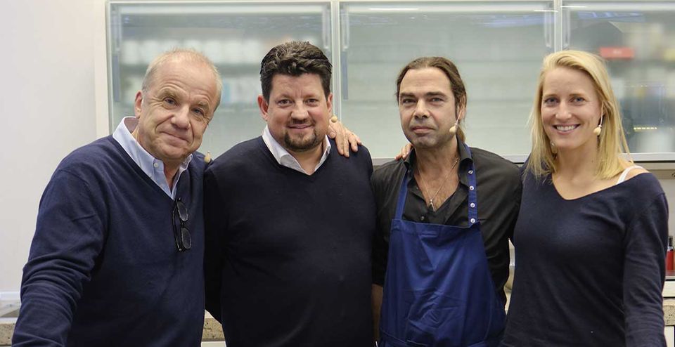 Hubertus Meyer-Burckhardt in der essen&trinken Küche zum Podcast Quatschen mit Sauce mit Jan Spielhagen, Achim Ellmer und Chris… Hubertus Meyer-Burckhardt in der essen&trinken Küche zum Podcast Quatschen mit Sauce mit Jan Spielhagen, Achim Ellmer und Chris…