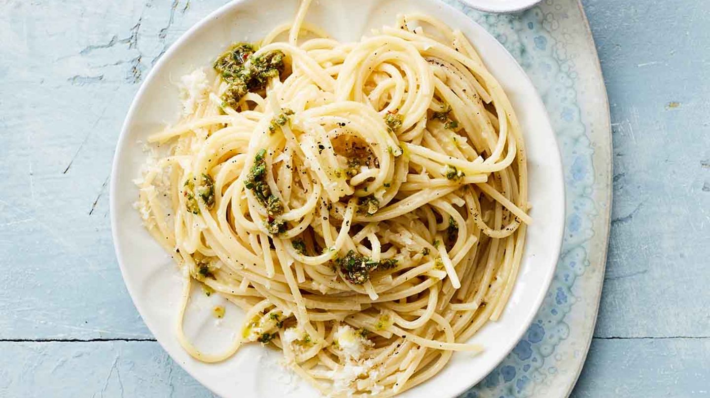 Parmesan-Pasta mit Kapern-Chili-Öl Rezept