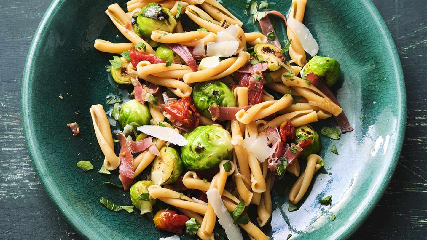 Kichererbsen-Pasta mit Rosenkohl und Pancetta Rezept