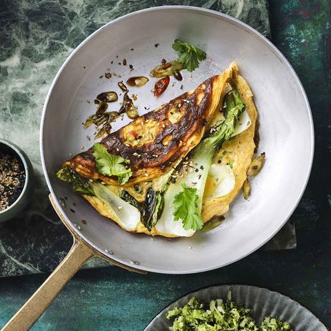 Miso-Omeletts mit Pak choi und Brokkoli-"Reis"