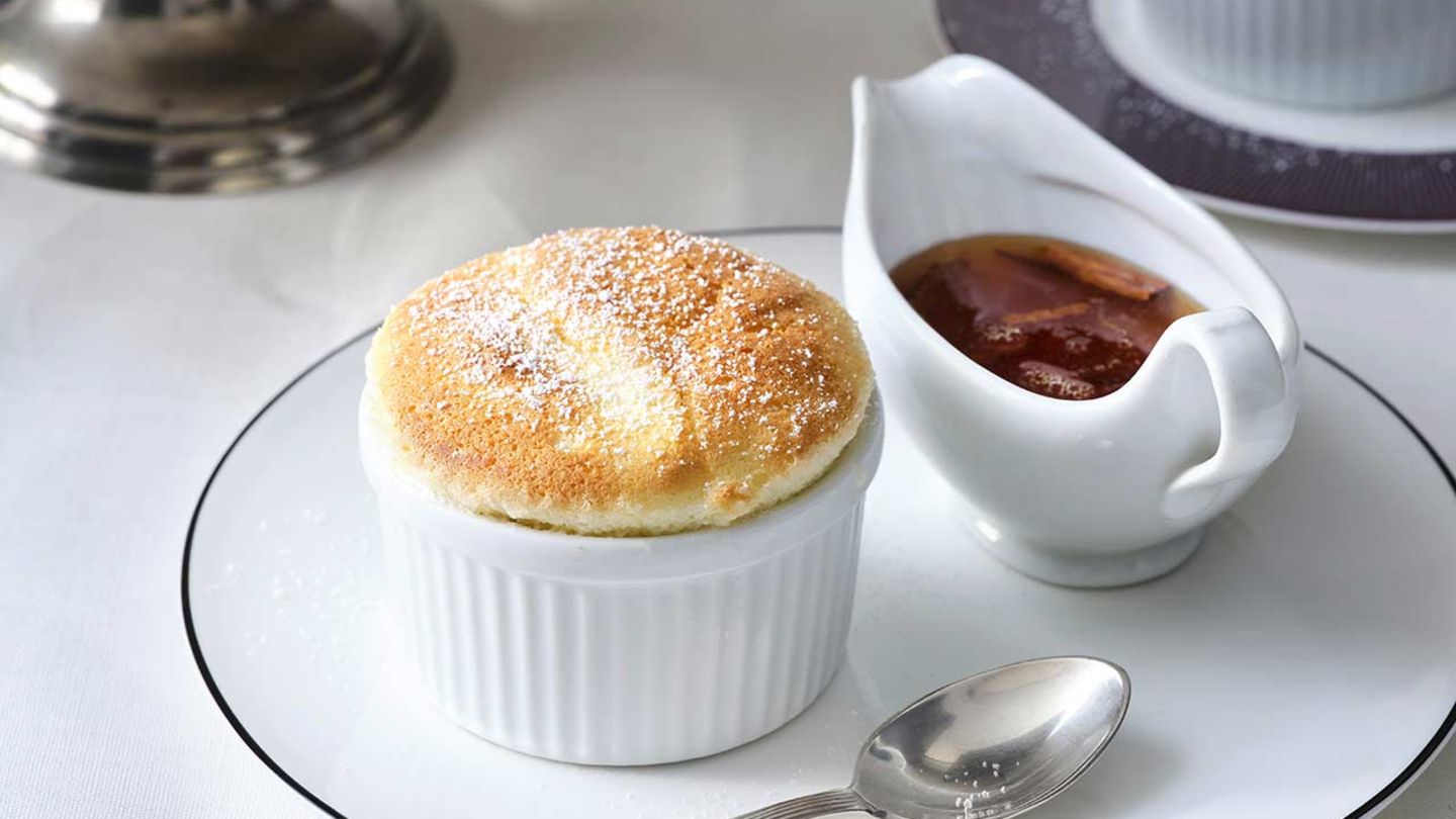 Zitronen-Soufflé mit Karamellsauce Rezept - [ESSEN UND TRINKEN]