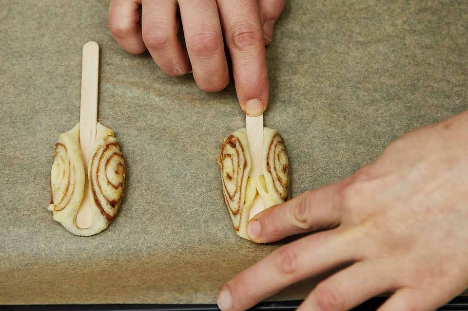 Mini-Franzbrötchen am Stiel
