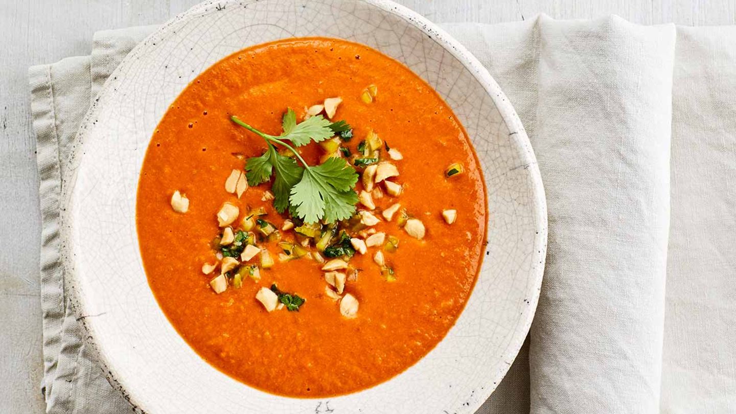 Scharfe Tomatensuppe mit Paprika-Salsa Rezept