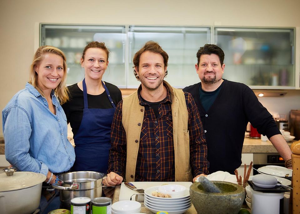 Benjamin Adrion in der essen&trinken Küche zum Podcast Quatschen mit Sauce mit Jan Spielhagen, Christina Hollstein und Marion H… Benjamin Adrion in der essen&trinken Küche zum Podcast Quatschen mit Sauce mit Jan Spielhagen, Christina Hollstein und Marion H…