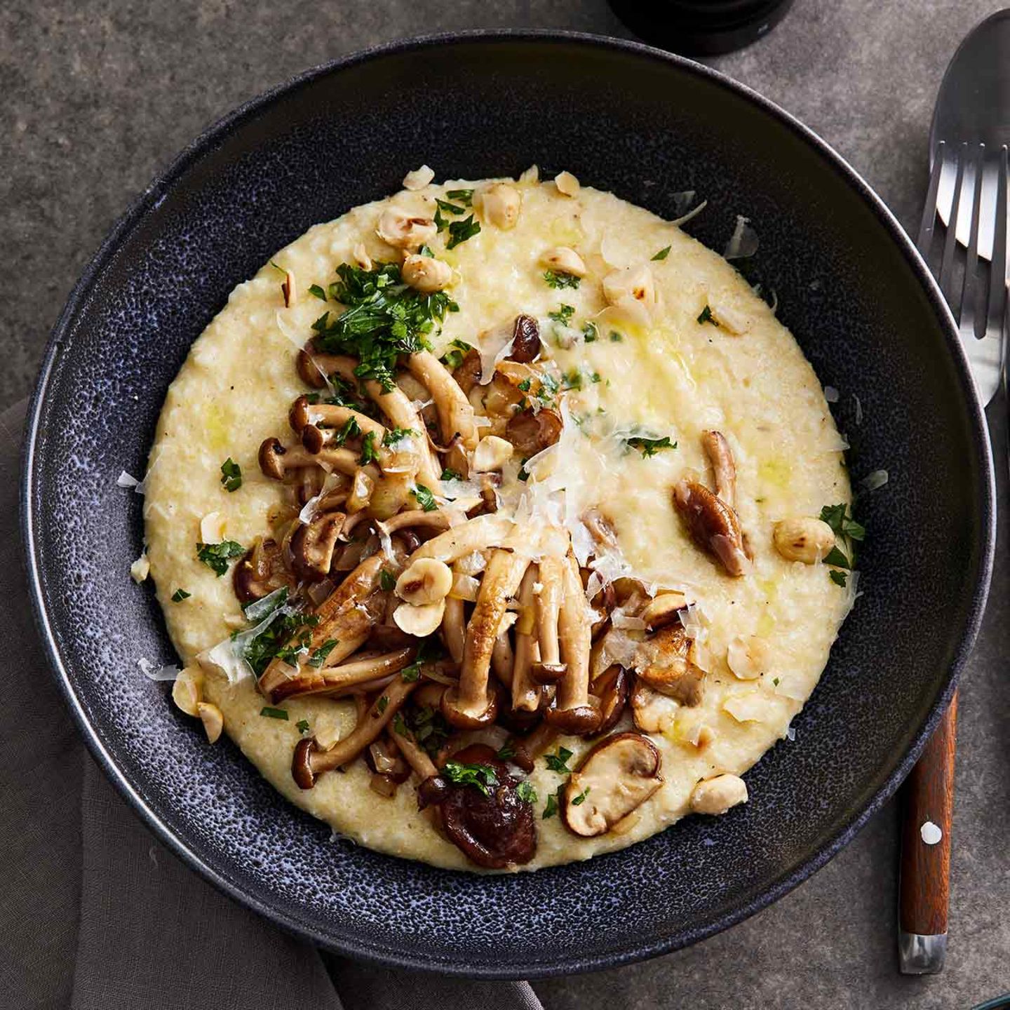 Blumenkohl-Polenta mit Pilzen