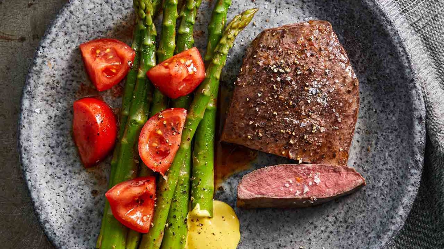 Flat Iron mit Spargelgemüse und Safran-Mayonnaise Rezept