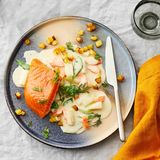 Gebeizter Lachs mit Gemüse in Wermutsauce