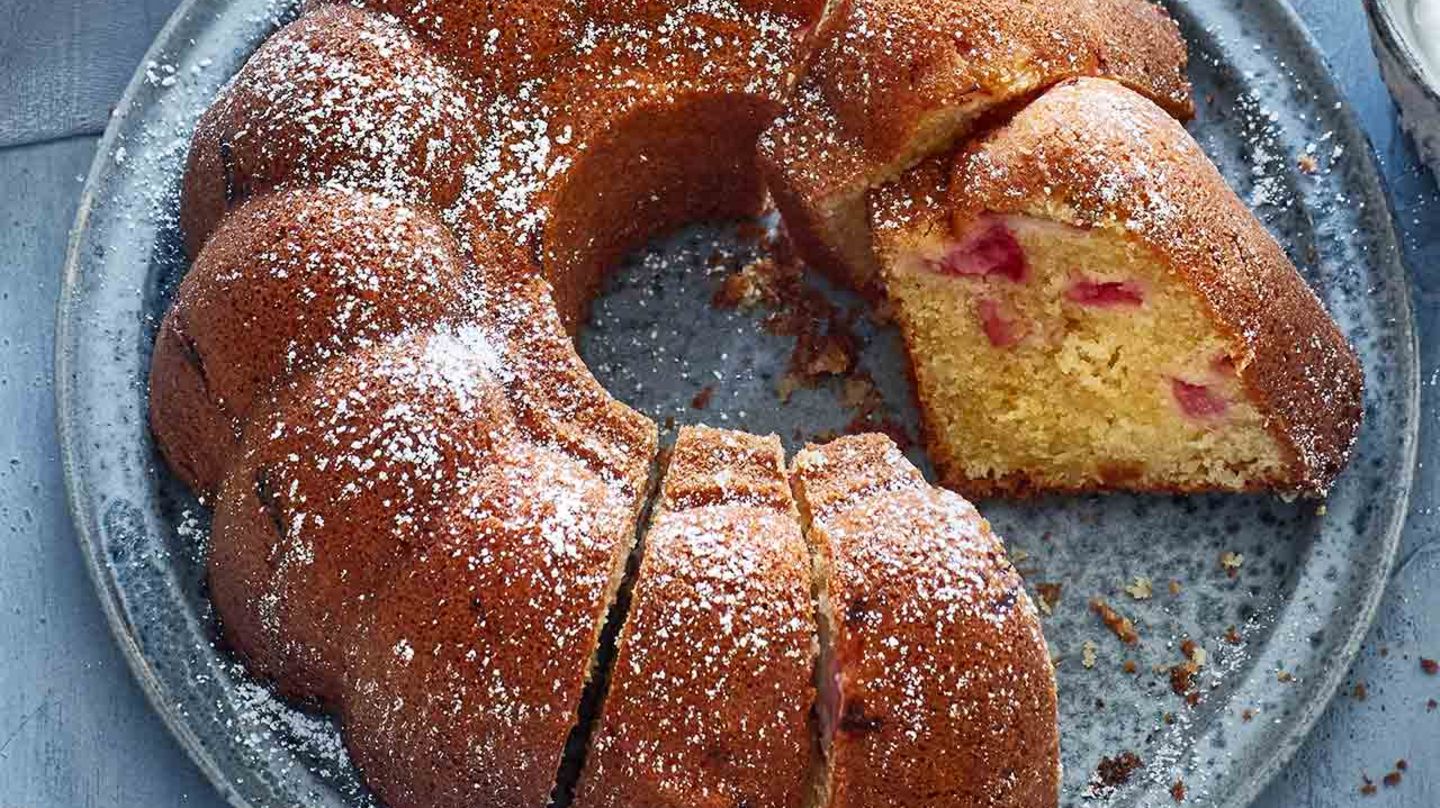 Rhabarber-Gugelhupf Rezept