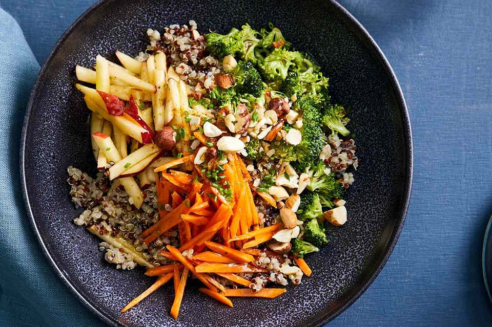 Rohkost-Apfelsalat mit Quinoa