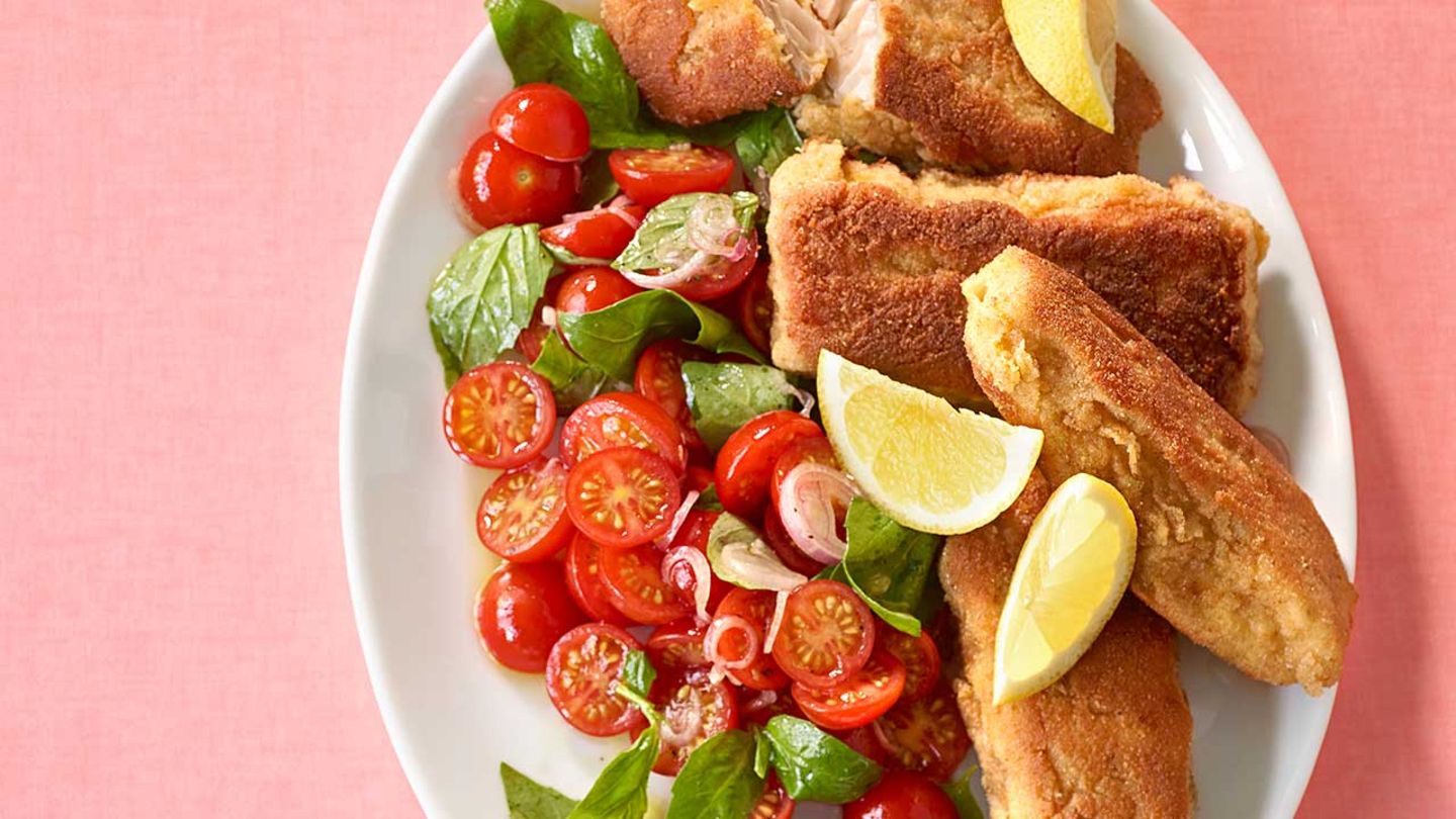 Riesen-Fischstäbchen mit Tomatensalat Rezept