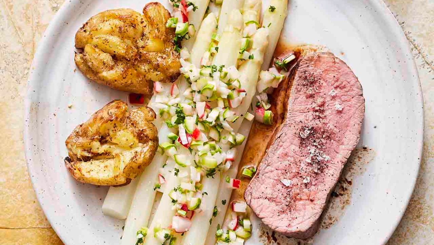 Spargel mit Spargel-Vinaigrette und Kalbsrücken Rezept