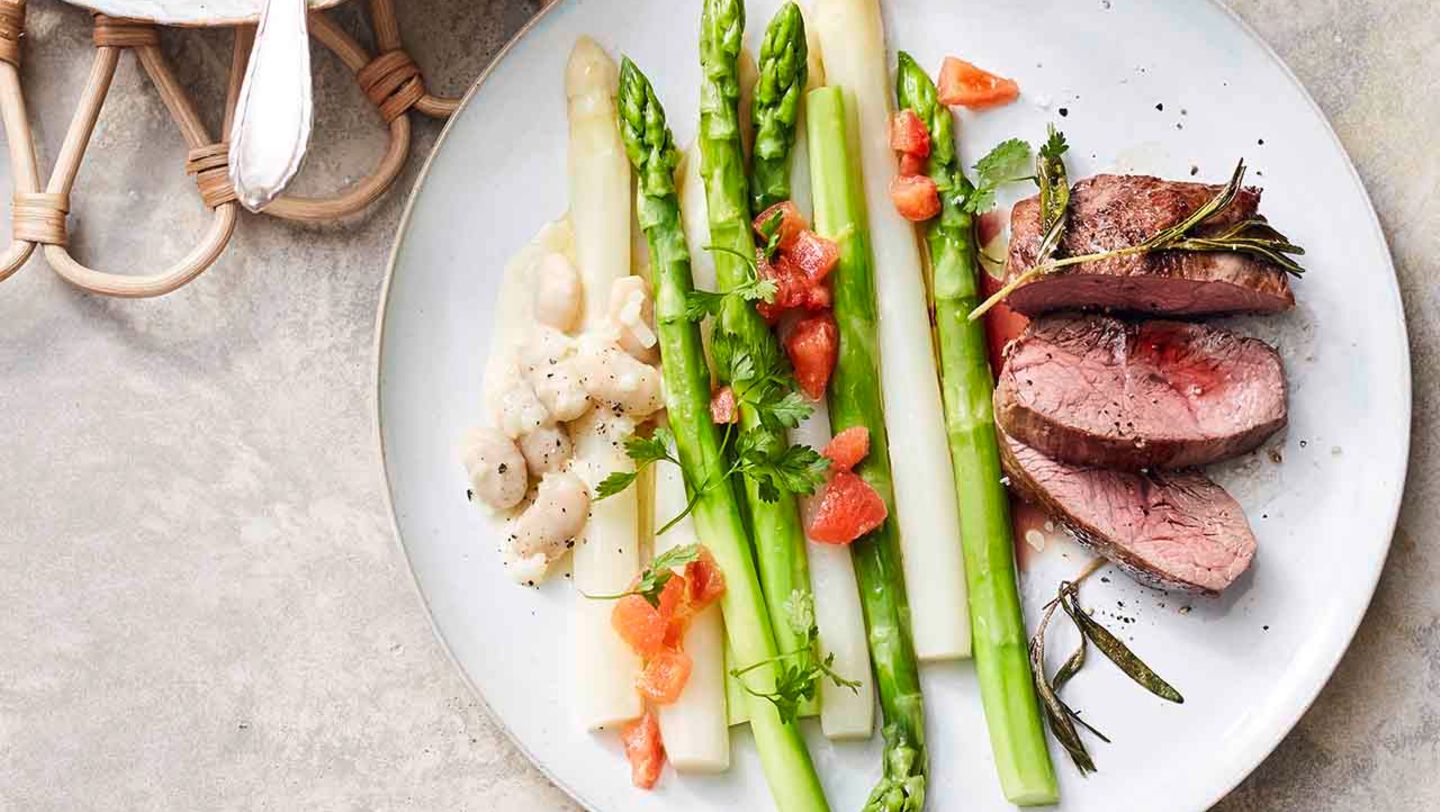 Spargel mit Tomatenbutter und Lammsteak Rezept