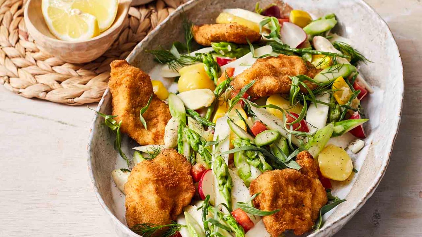 Spargel-Kartoffel-Salat mit Mini-Schnitzel Rezept - [ESSEN UND TRINKEN]