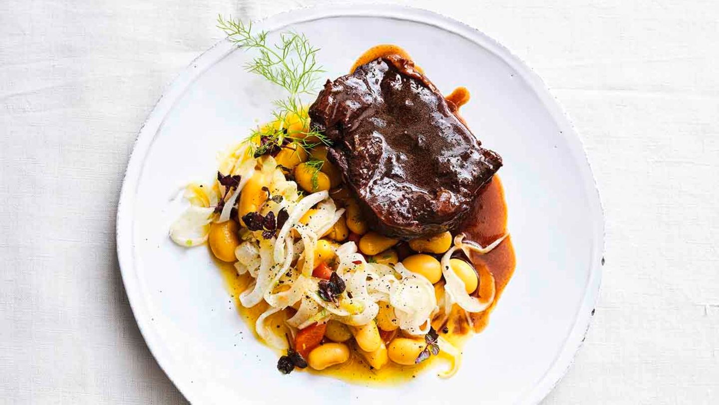 Schulterscherzel geschmort mit Safran-Bohnen-Salat Rezept