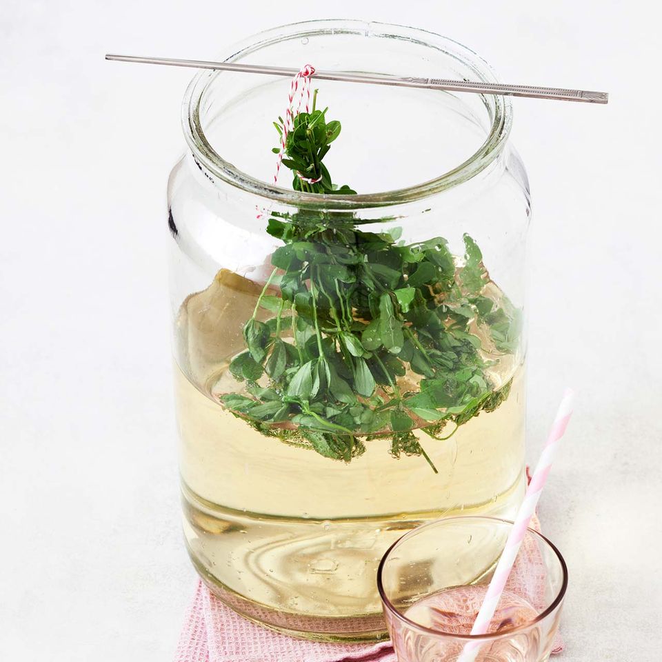 Rezept für Waldmeisterbowle Rezept für Waldmeisterbowle