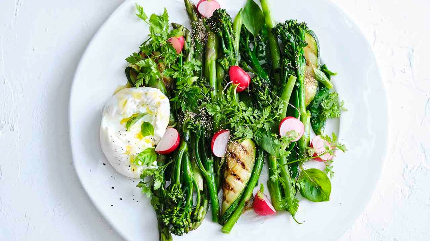 Grüner Salat mit Tomaten-Dressing und Burrata Rezept