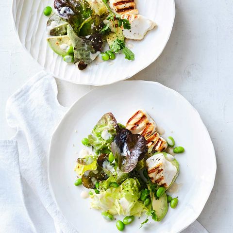 Eichblattsalat mit Edamame und gegrilltem Kabeljau