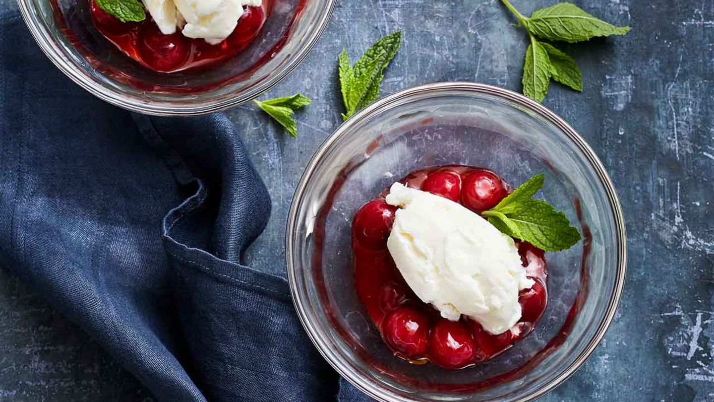 Kirschkompott mit Frozen Joghurt Rezept