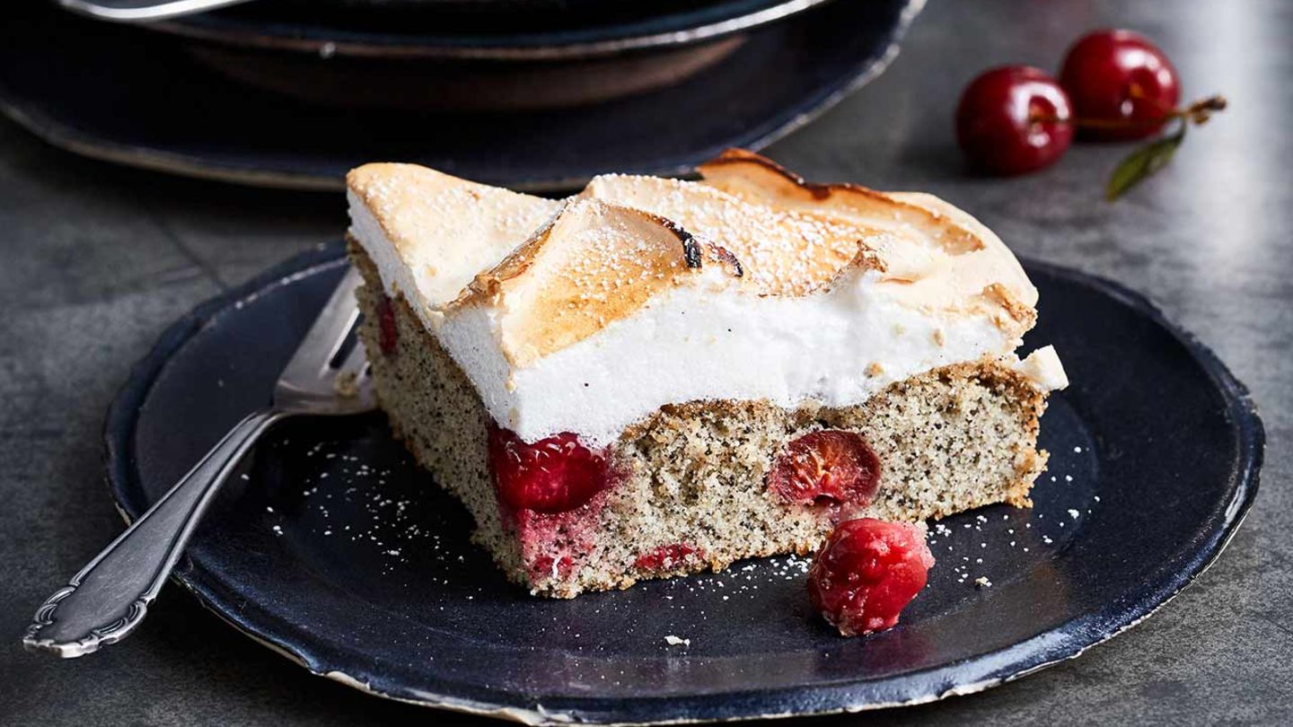 Kirsch-Mohnkuchen mit Baiser Rezept