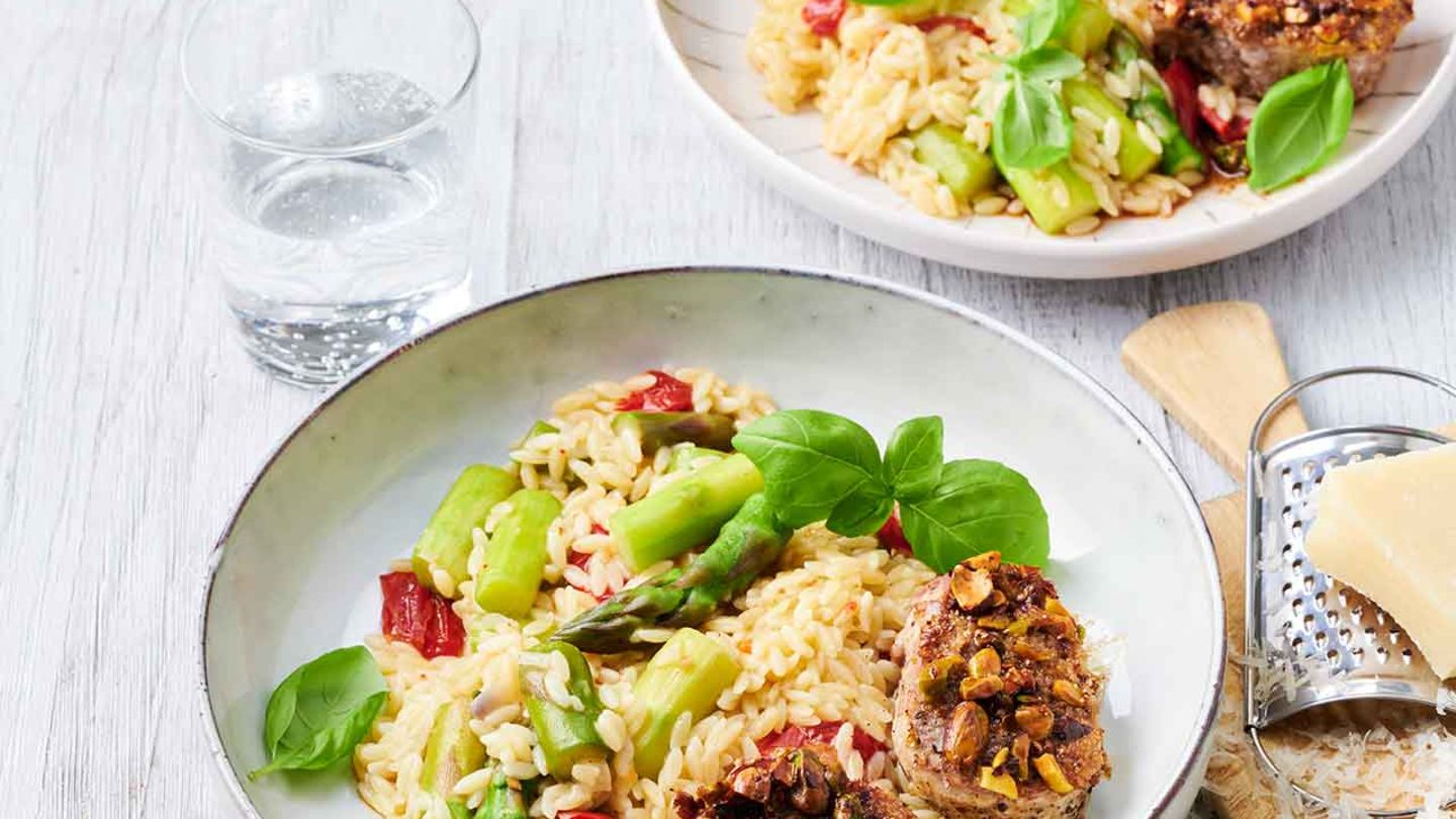 Pastasotto mit grünem Spargel und Schweinemedaillons Rezept