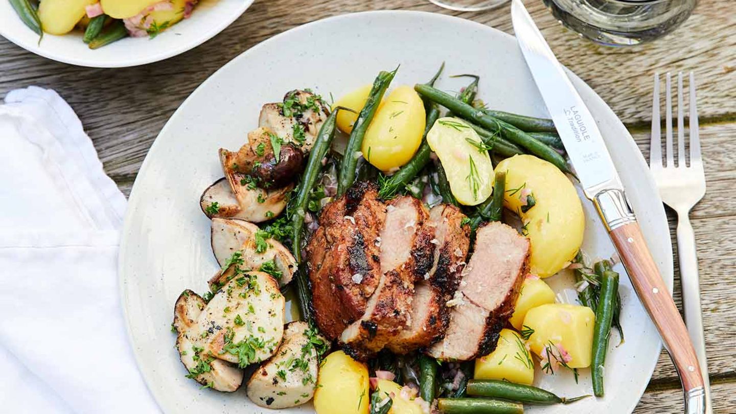 BBQ-Schweinenackensteak mit gegrillten Steinpilzen und Kartoffel-Bohnen-Salat Rezept