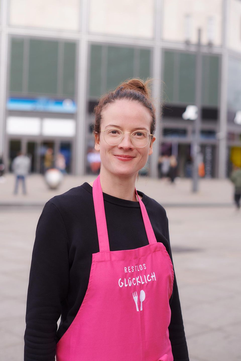 Hanna Legleitner Geschäftsleiterin des Vereins RESTLOS GLÜCKLICH Hanna Legleitner Geschäftsleiterin des Vereins RESTLOS GLÜCKLICH