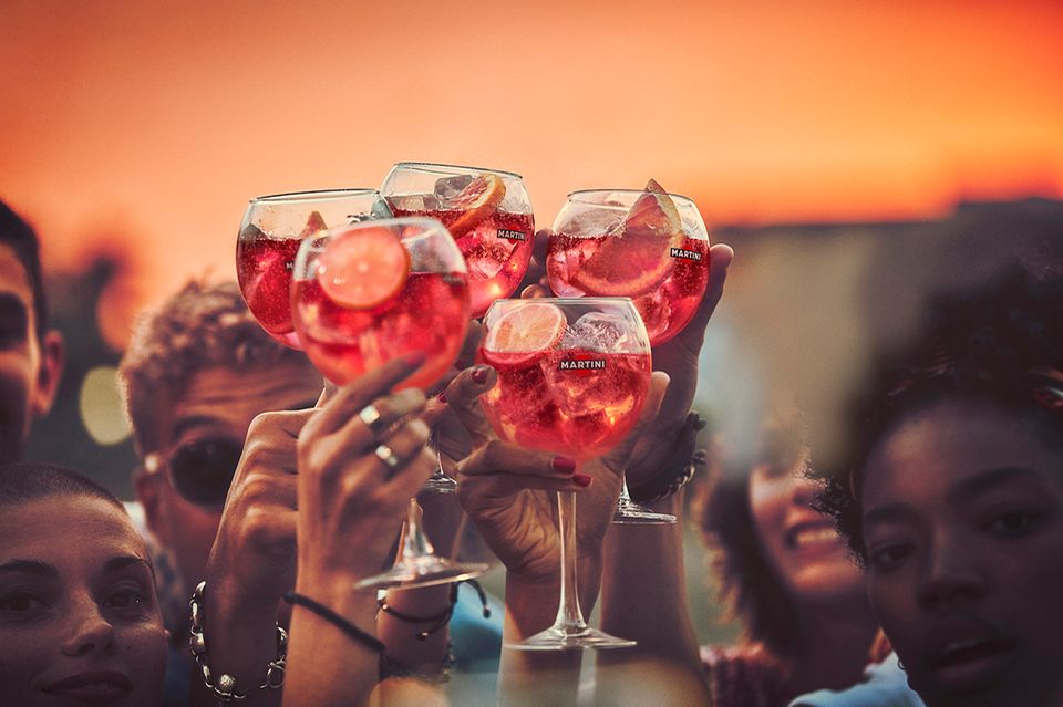 Gewinnspiel: Gewinnen Sie Ihr MARTINI Fiero & Tonic Paket im Wert von je 200€! Gewinnspiel: Gewinnen Sie Ihr MARTINI Fiero & Tonic Paket im Wert von je 200€!