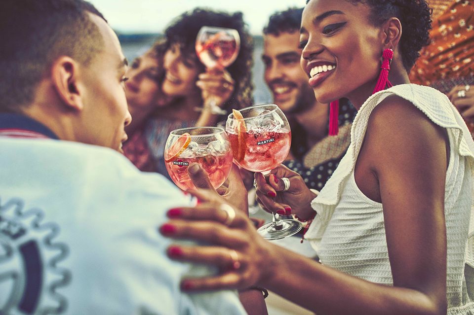 Gewinnspiel: Gewinnen Sie Ihr MARTINI Fiero & Tonic Paket im Wert von je 200€! Gewinnspiel: Gewinnen Sie Ihr MARTINI Fiero & Tonic Paket im Wert von je 200€!