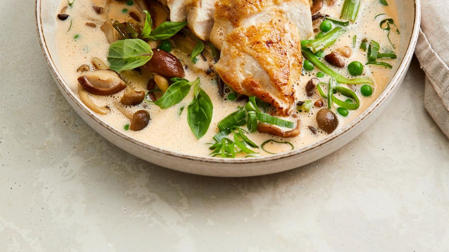 Maishähnchen mit roter Currysauce Rezept