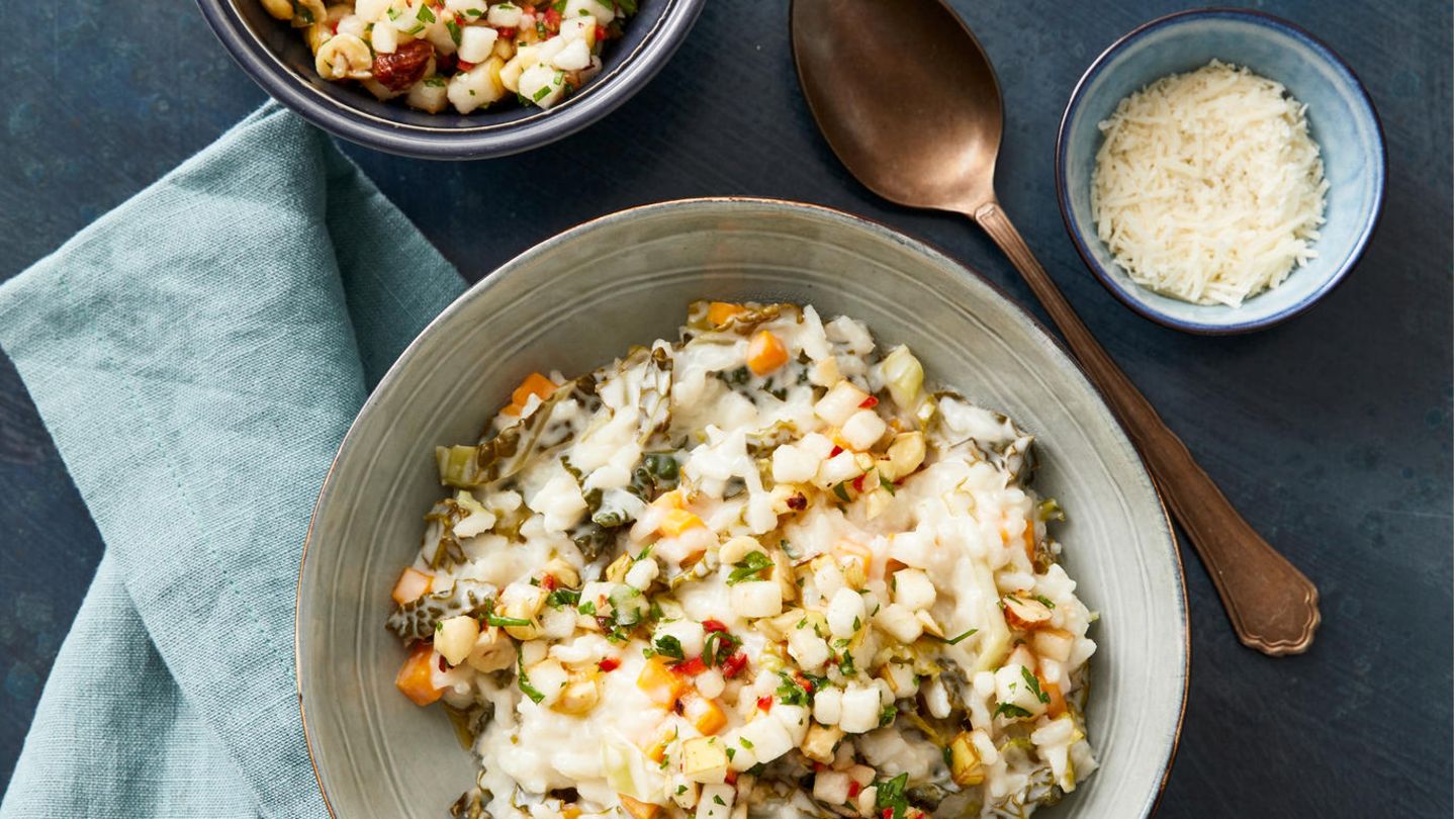 Wirsing-Risotto mit Birnen-Haselnuss-Topping Rezept