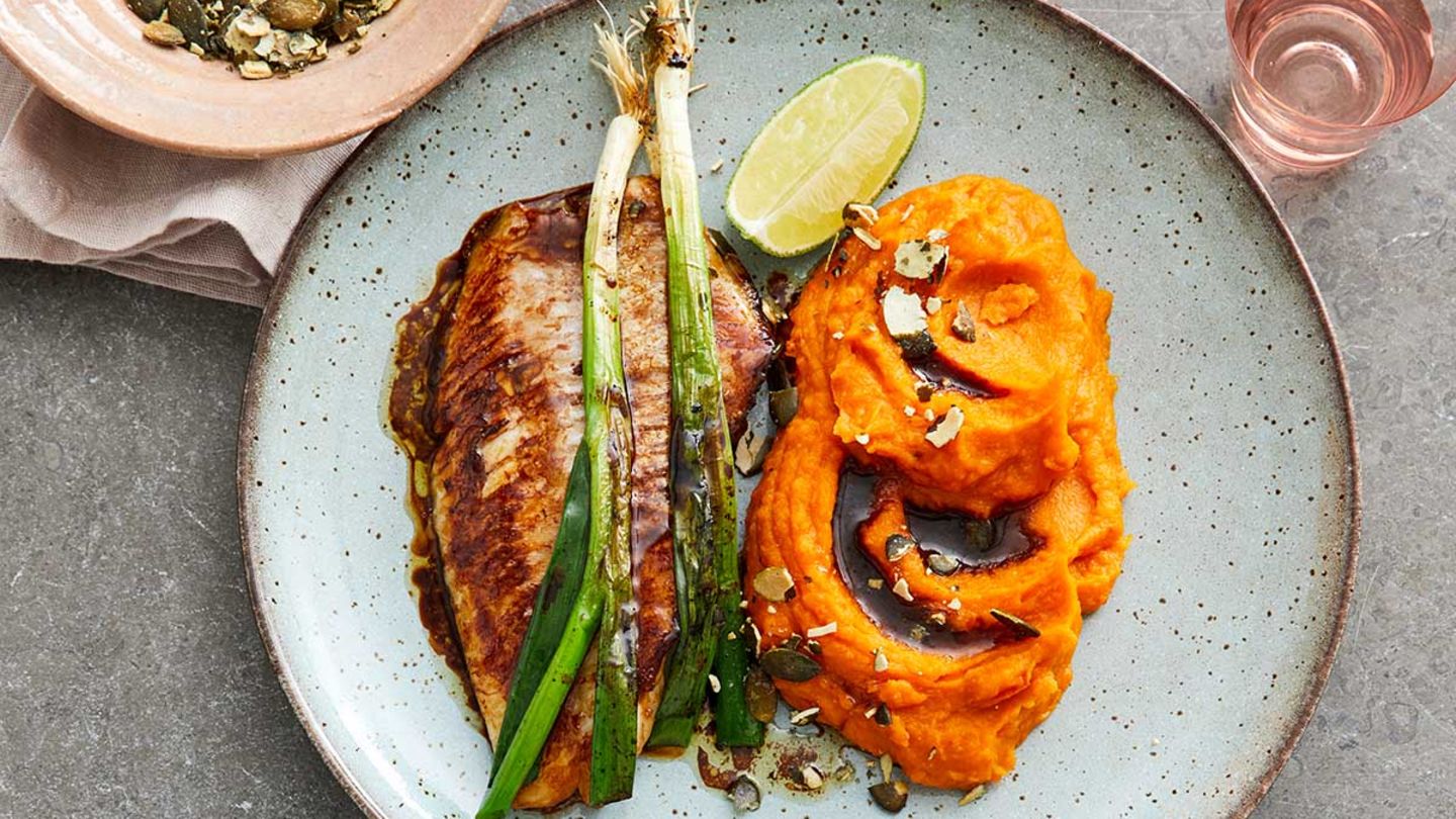 Fischfilet in Honig-Soja-Marinade mit Kürbispüree Rezept - [ESSEN UND ...