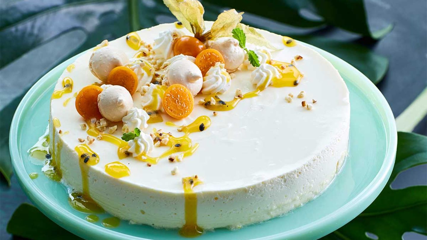 Passionsfrucht-Frischkäse-Torte mit Makronen Rezept