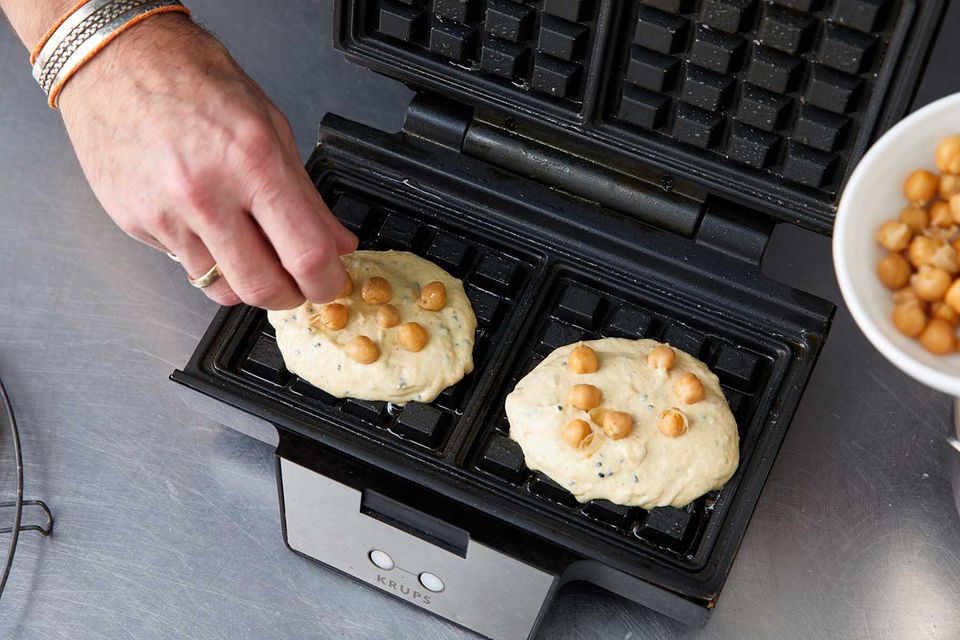 Verteilen: Hummus-Waffeln mit Tatar