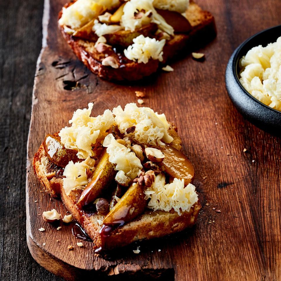 Brioche mit Karamell-Birne und Tête de Moine