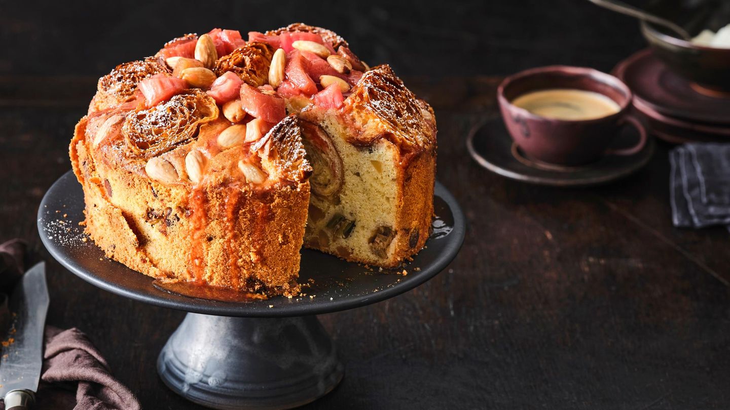 Rhabarberkuchen mit Croissants-Rezept