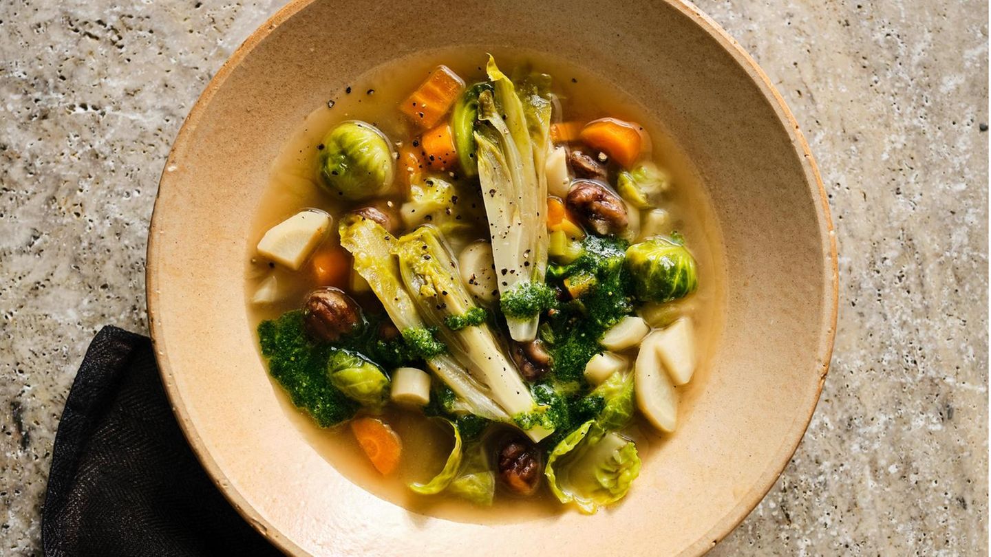 Winter-Minestrone mit Petersilien-Walnuss-Pesto Rezept