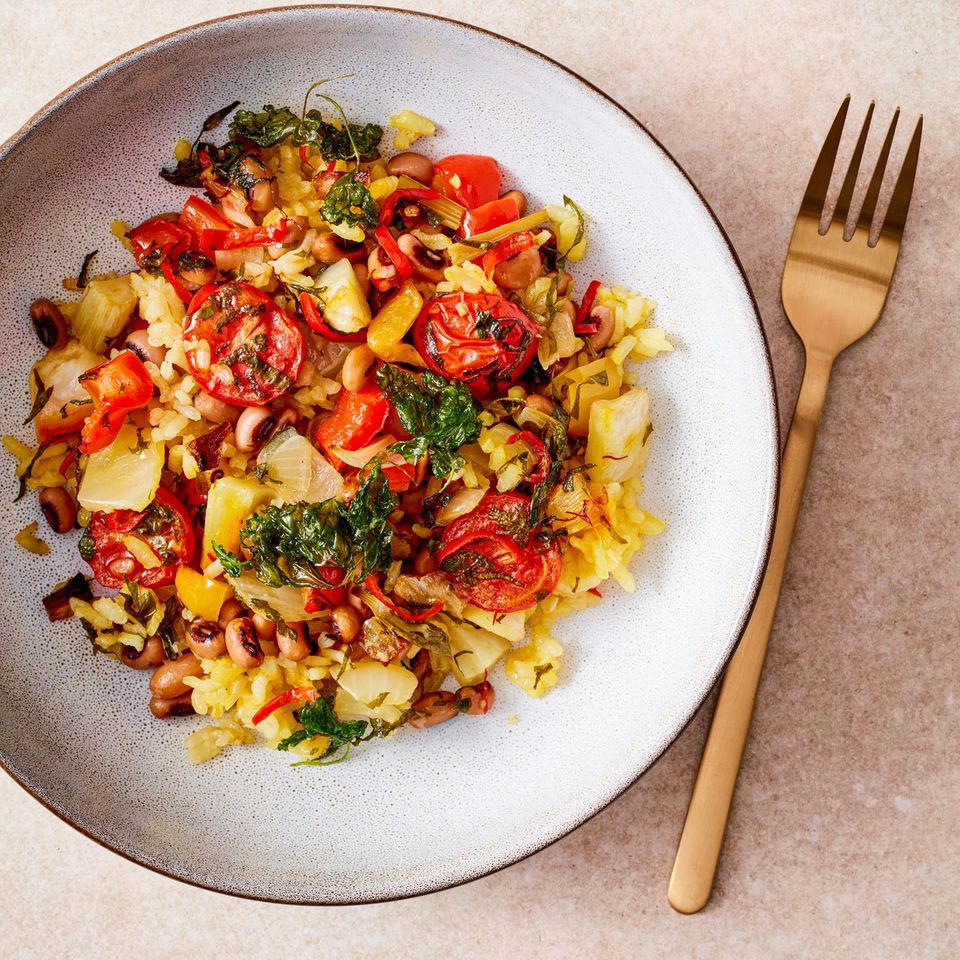 Gemüse-Paella mit Safran und Tigerbohnen