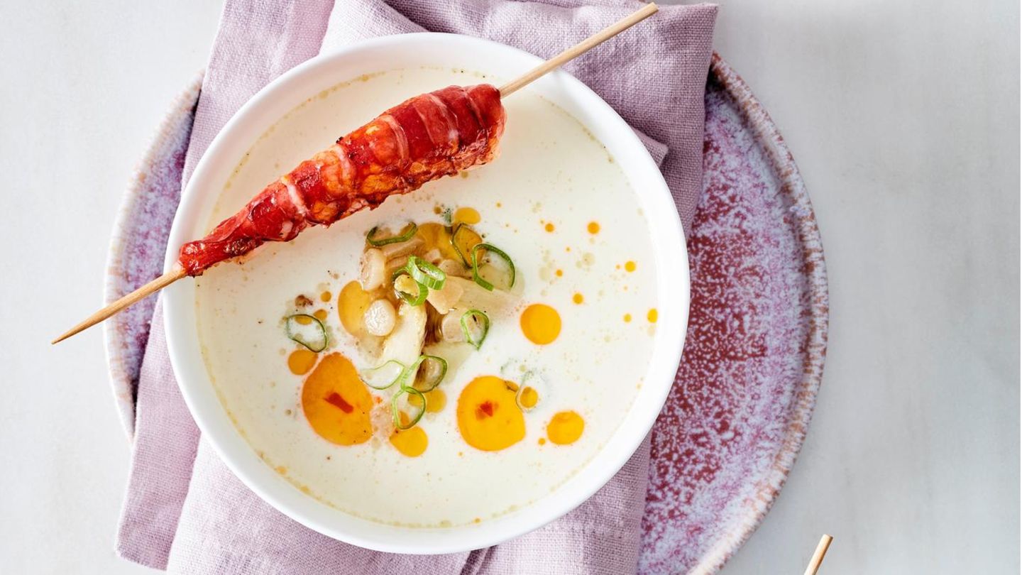 Spargel-Ingwer-Suppe mit geflämmtem Carabinero Rezept