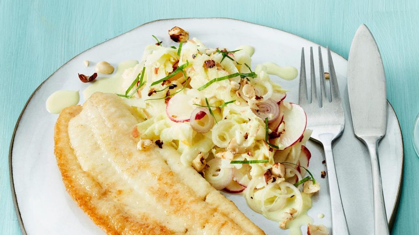 Gebratene Scholle mit Radieschen-Kohlrabi-Coleslaw Rezept
