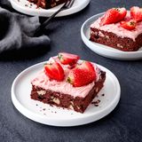 Brownies mit Erdbeer-Ganache