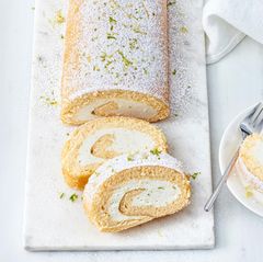 Biskuitrolle mit Zitronen-Ricotta