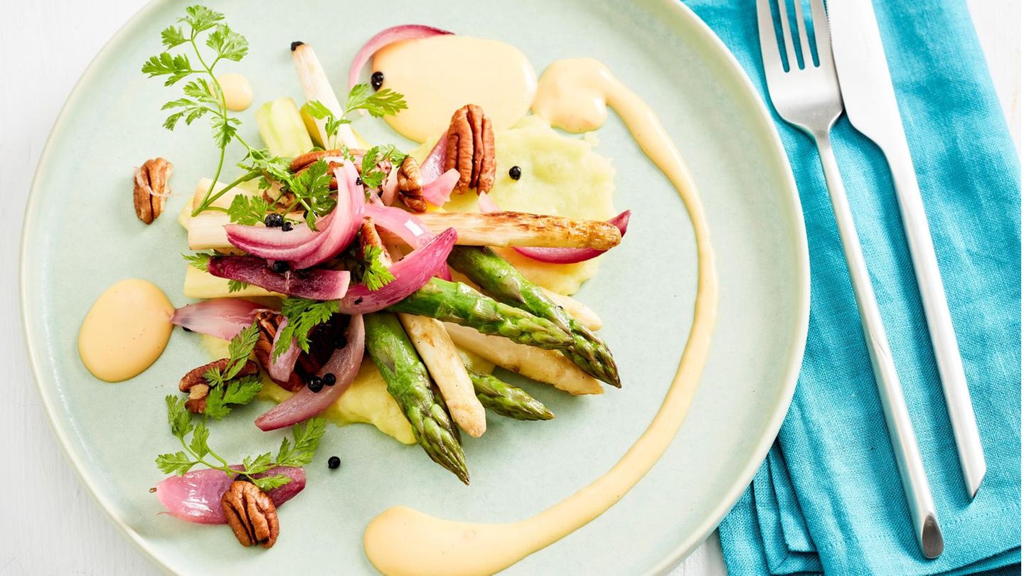Gebratener Spargel mit Kartoffel-Knoblauch-Püree
