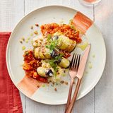 Auberginenröllchen mit Polenta und Sugo