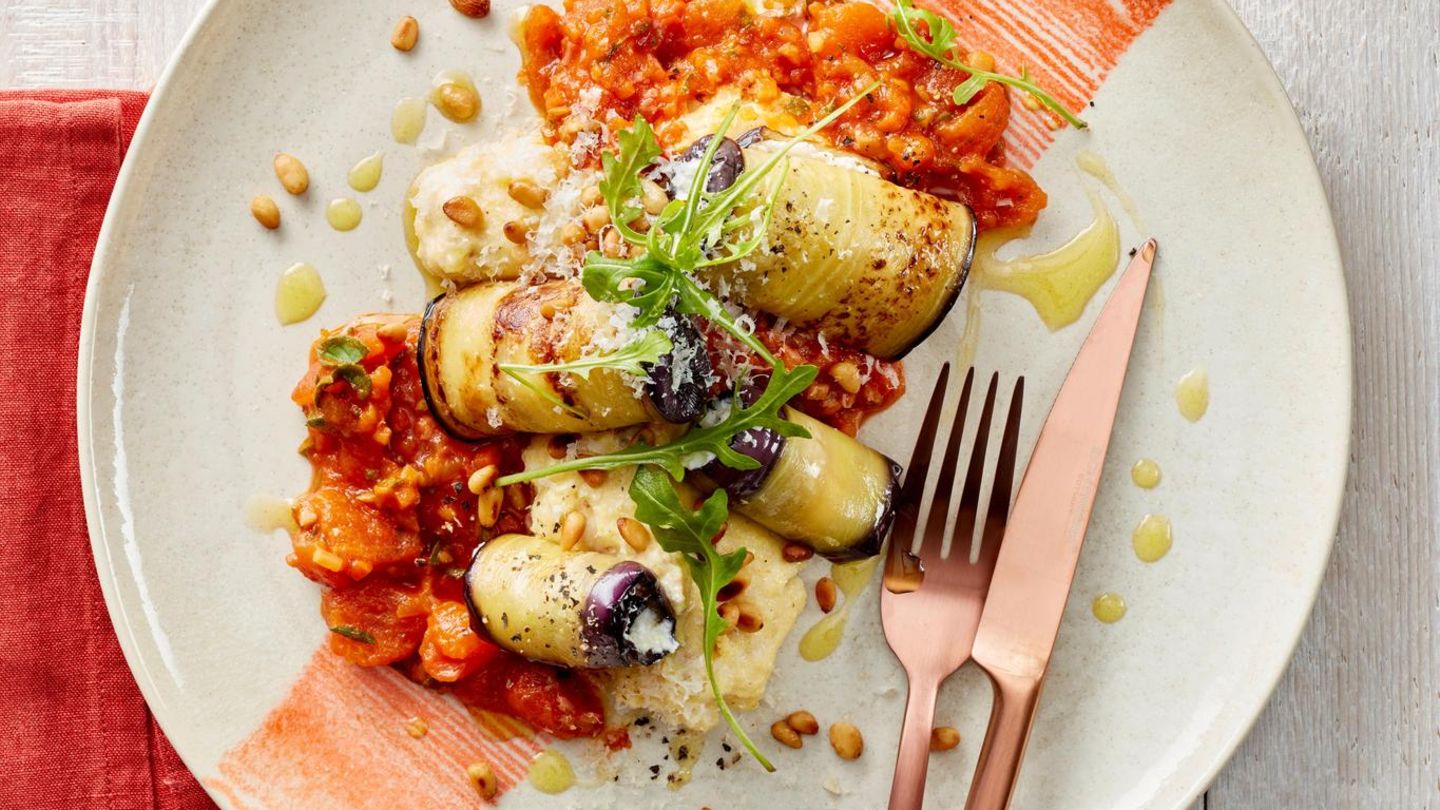Auberginenröllchen mit Polenta und Sugo - [ESSEN UND TRINKEN]