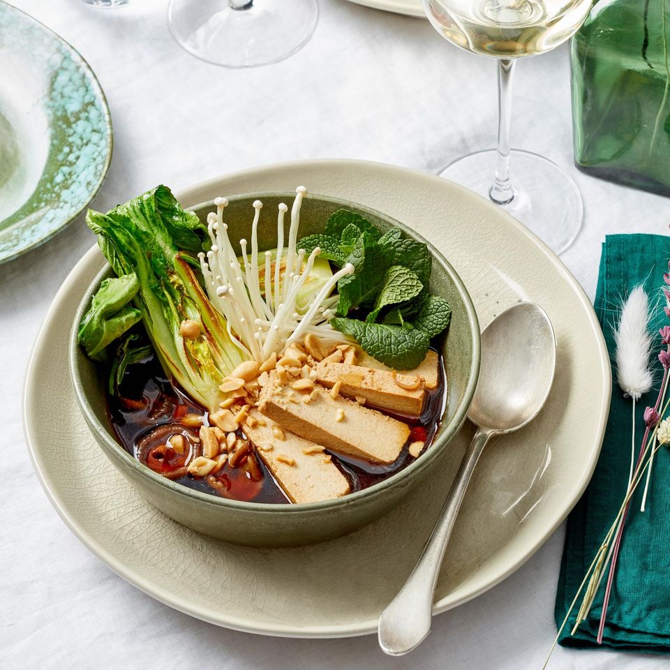 Tofu mit Miso-Lack in Shiitake-Bouillon