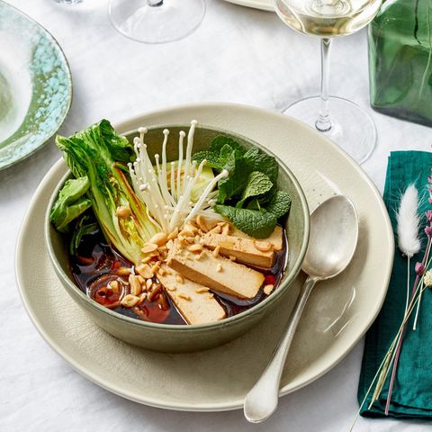 Tofu mit Miso-Lack in Shiitake-Bouillon