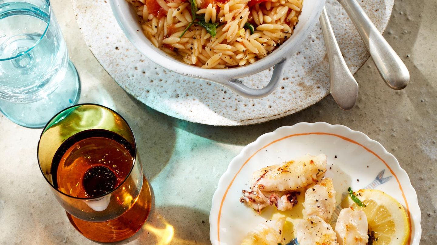 Kritharaki in Tomaten-Weißwein-Sauce mit Calamaretti Rezept